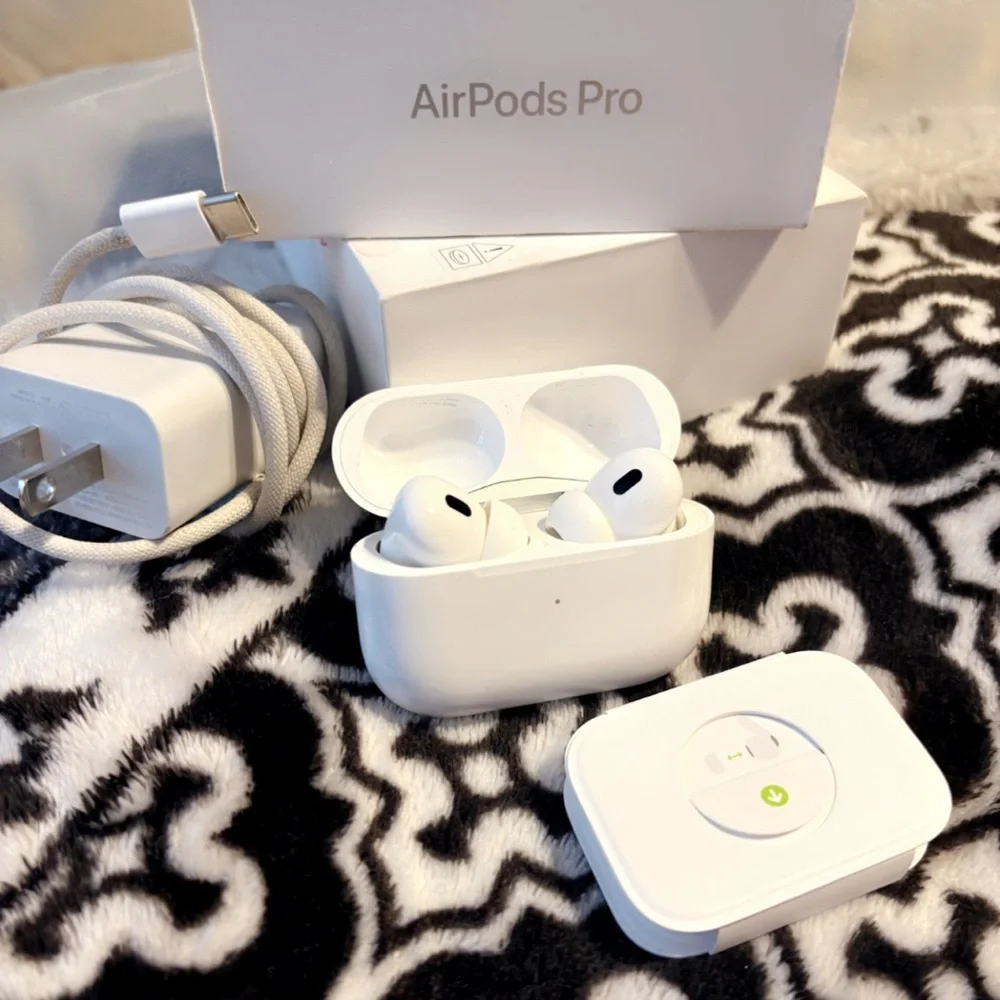 Apple AirPods Pro - Classic White 2nd Generation
